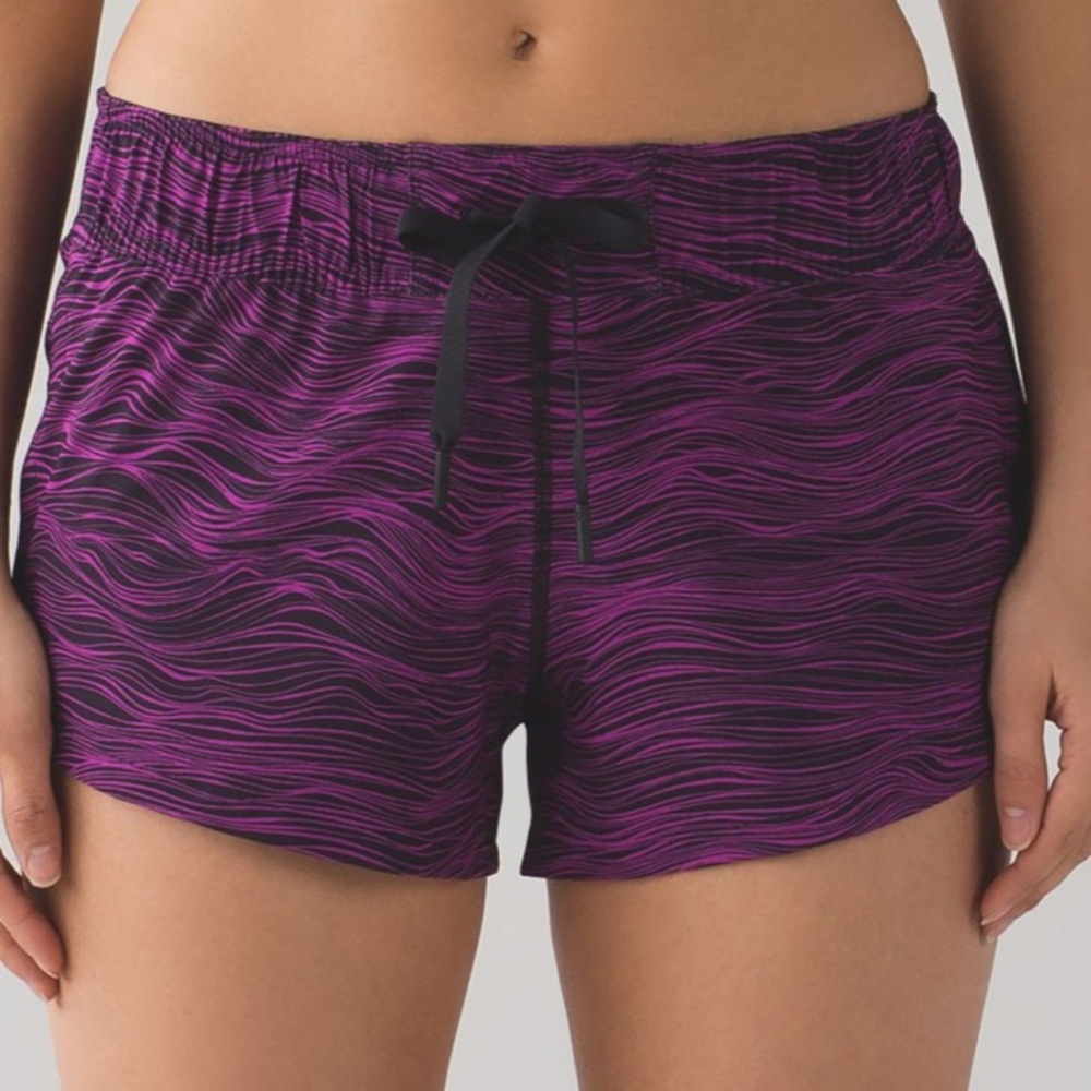 Lululemon Women's Purple Patterned Shorts